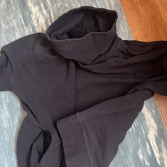 Lululemon - Picture 3 of 3